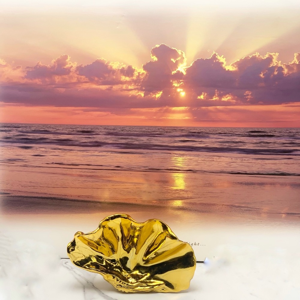 Coastal Breeze - golden porcelain Shell.